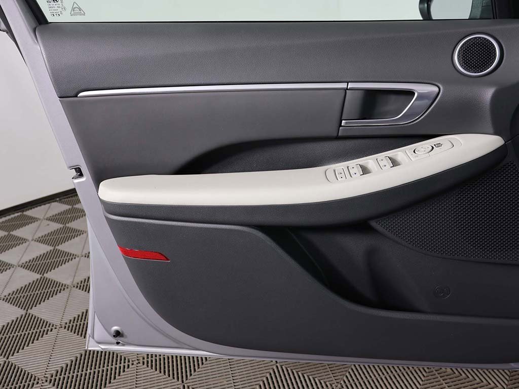 Certified 2023 Hyundai Sonata SEL w/ Cargo Package image 18