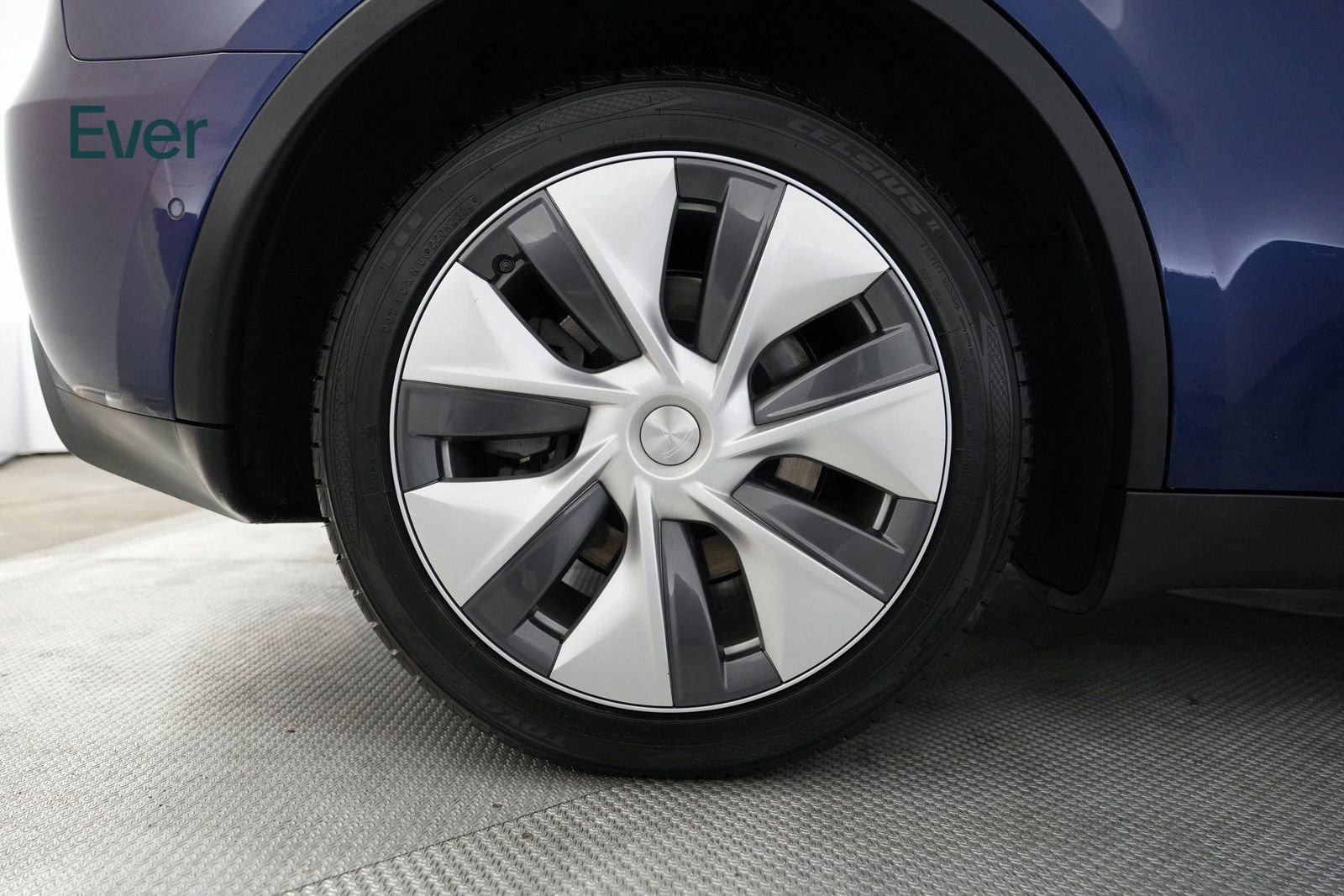 Used 2022 Tesla Model Y Long Range image 18