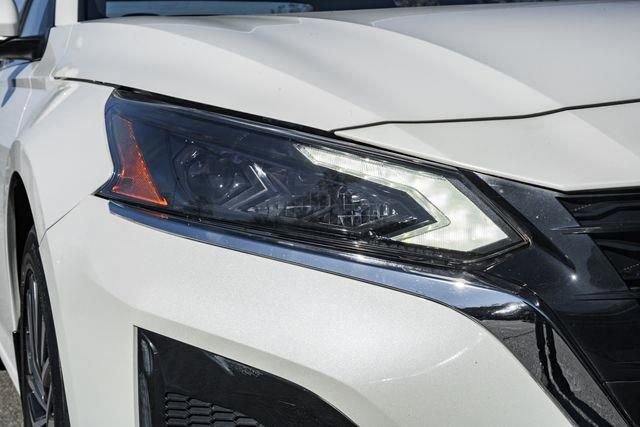 Used 2023 Nissan Altima 2.5 SV w/ SV Premium Package image 13