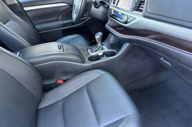 Used 2015 Toyota Highlander XLE FWD image 18