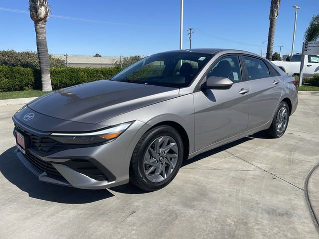Used 2024 Hyundai Elantra SEL image 1