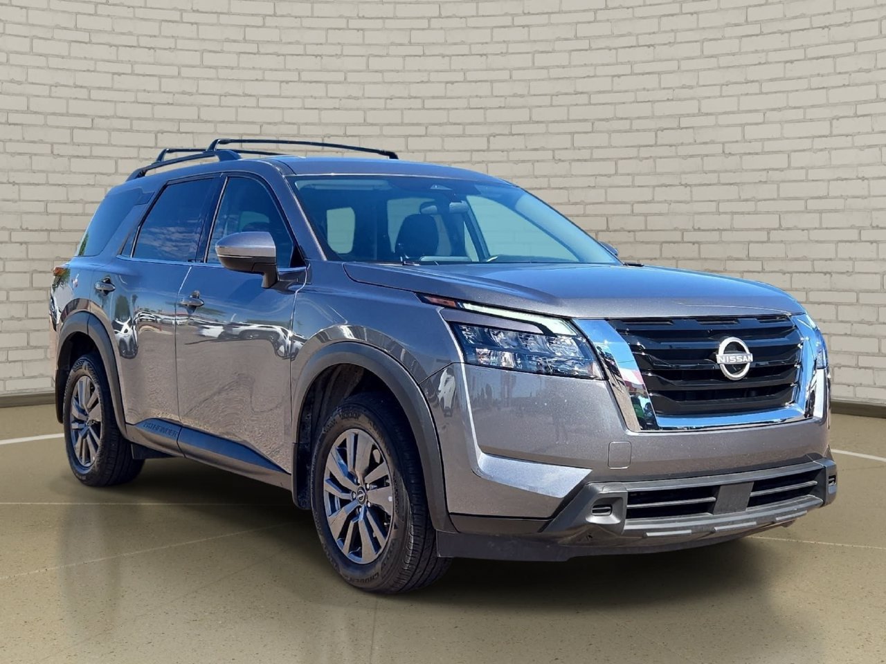 Used 2025 Nissan Pathfinder SV FWD image 3