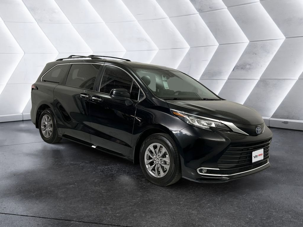 Used 2022 Toyota Sienna XLE