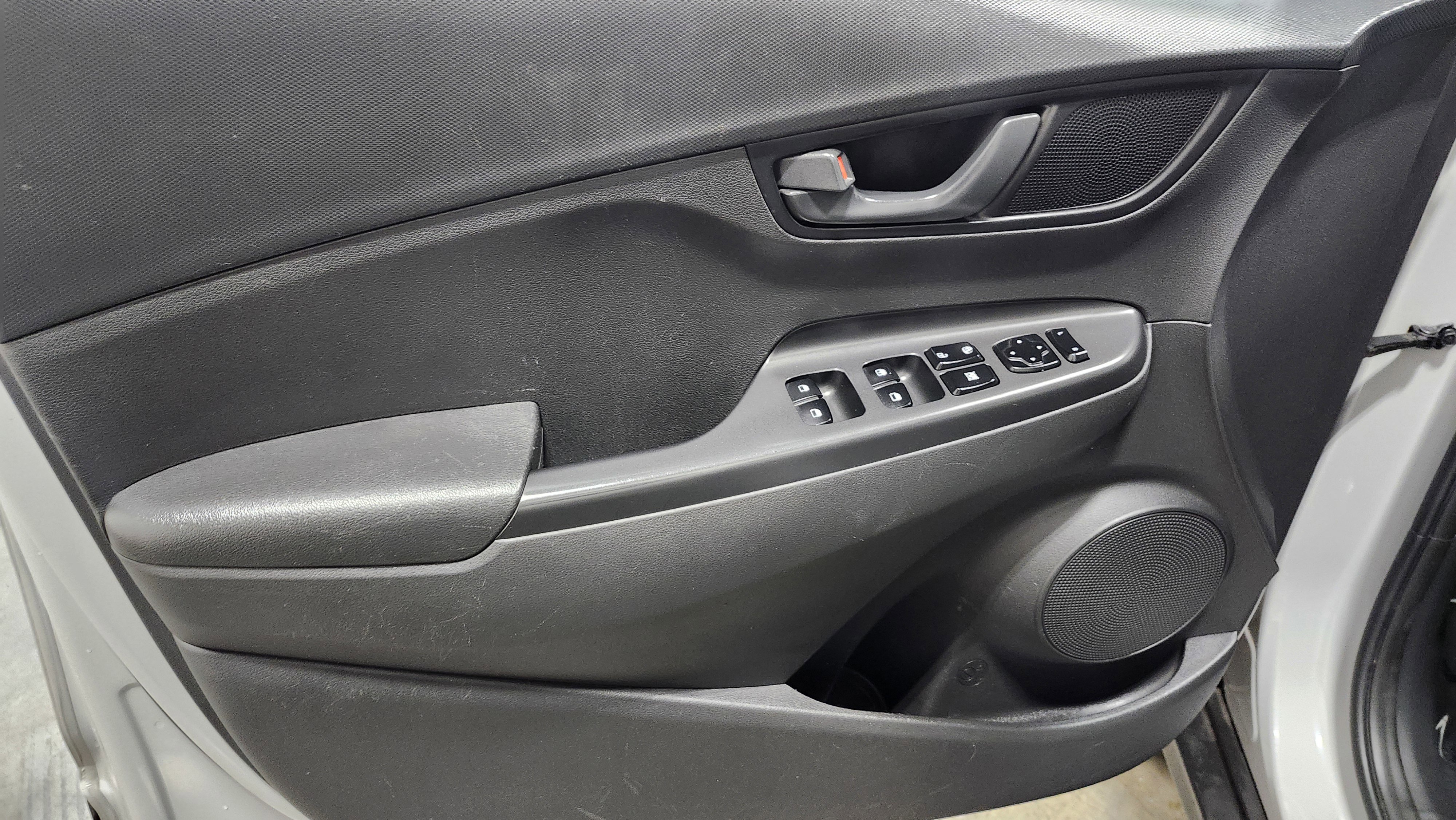 Used 2023 Hyundai Kona SE image 24