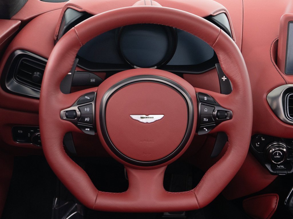 Used 2021 Aston Martin V8 Vantage Roadster image 30