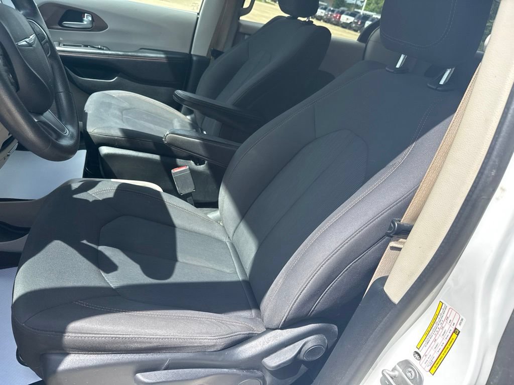 Used 2018 Chrysler Pacifica L FWD image 8