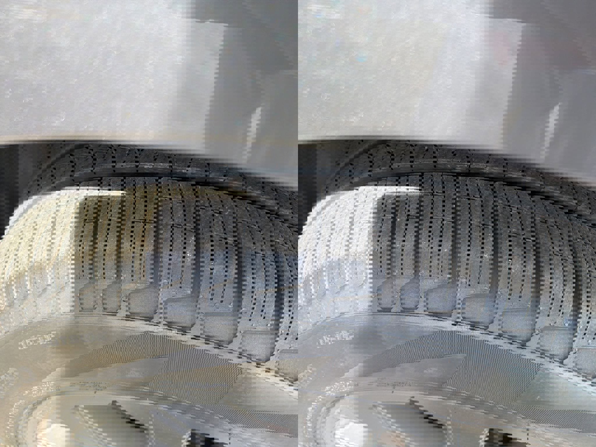 Used 2019 Land Rover Range Rover Velar S image 5