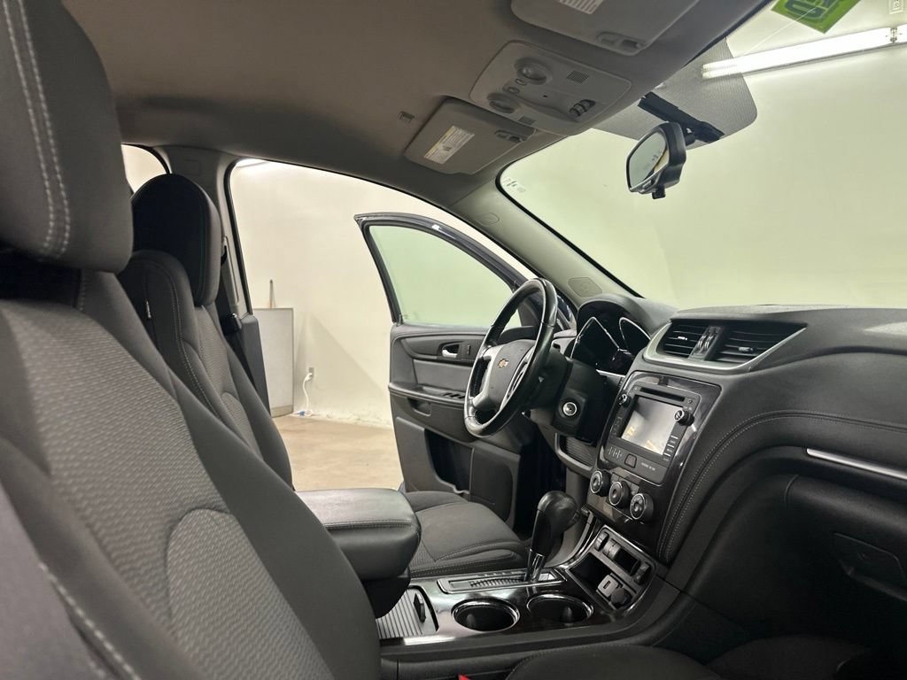 Used 2015 Chevrolet Traverse LT w/ Style and Technology Package FWD image 21