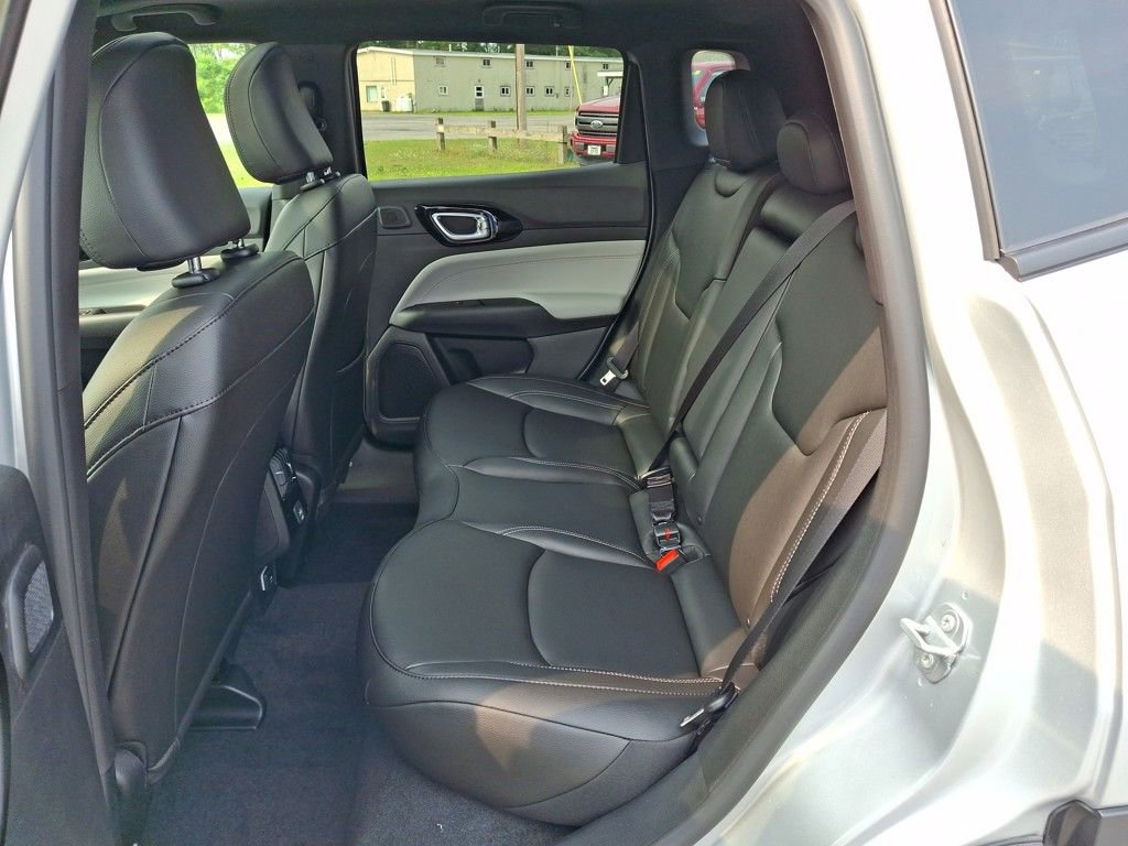 New 2025 Jeep Compass Limited w/ Sun & Sound Group image 11