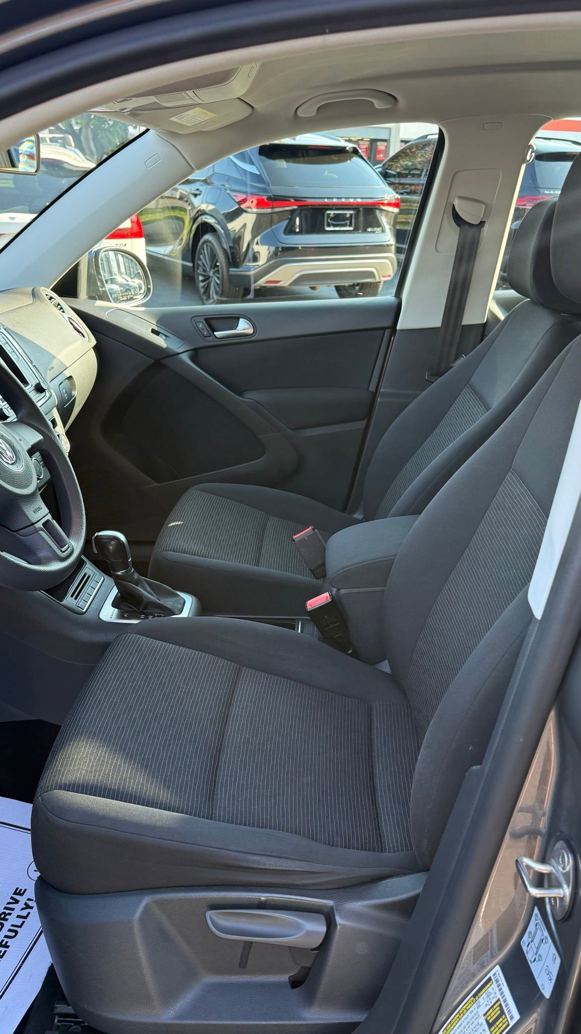 Used 2017 Volkswagen Tiguan Limited w/ Alloy Wheels Package image 24