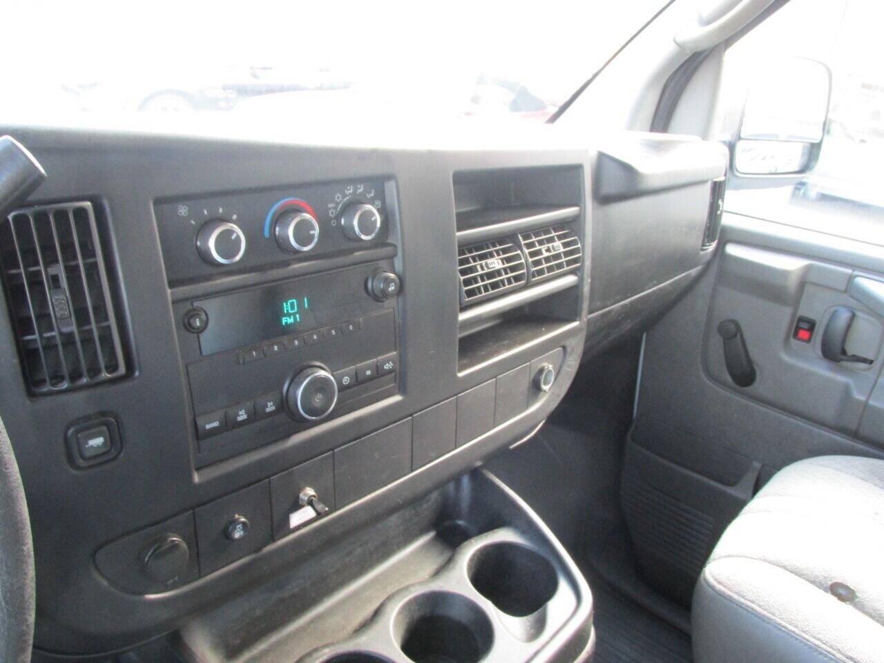 Used 2014 Chevrolet Express 3500 RWD image 52