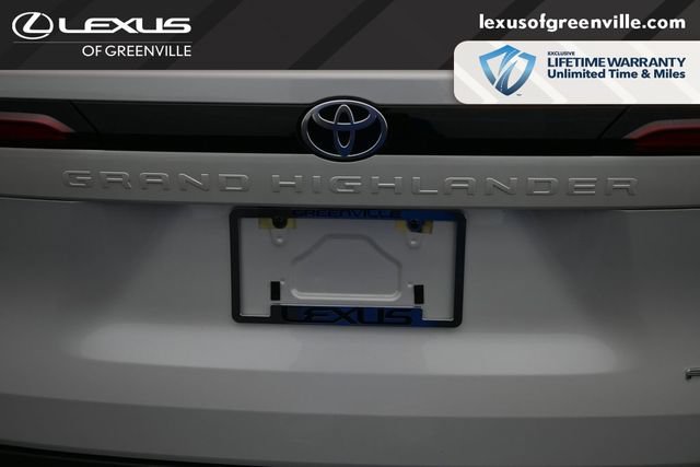 Used 2025 Toyota Grand Highlander AWD image 9