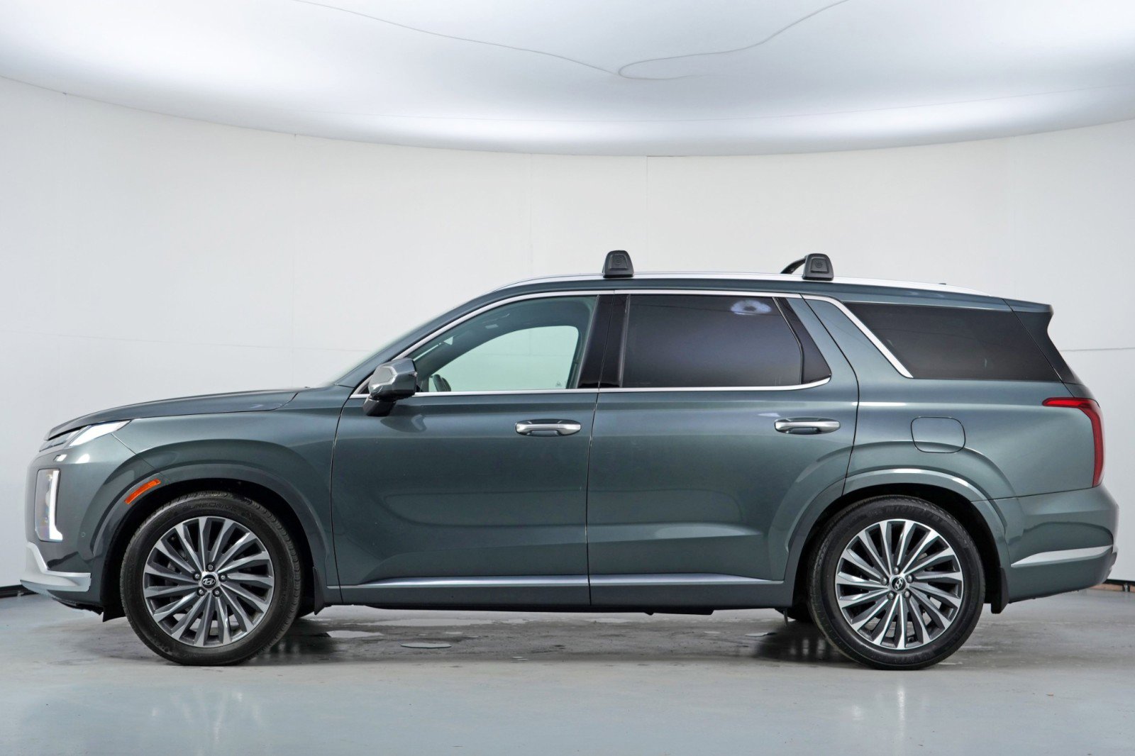 Used 2023 Hyundai Palisade Calligraphy image 8