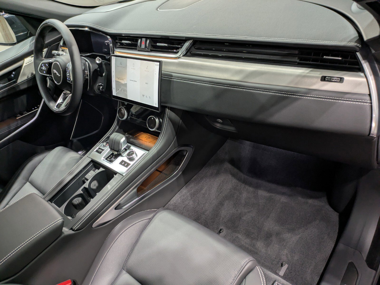 New 2026 Jaguar F-PACE R-Dynamic S image 26