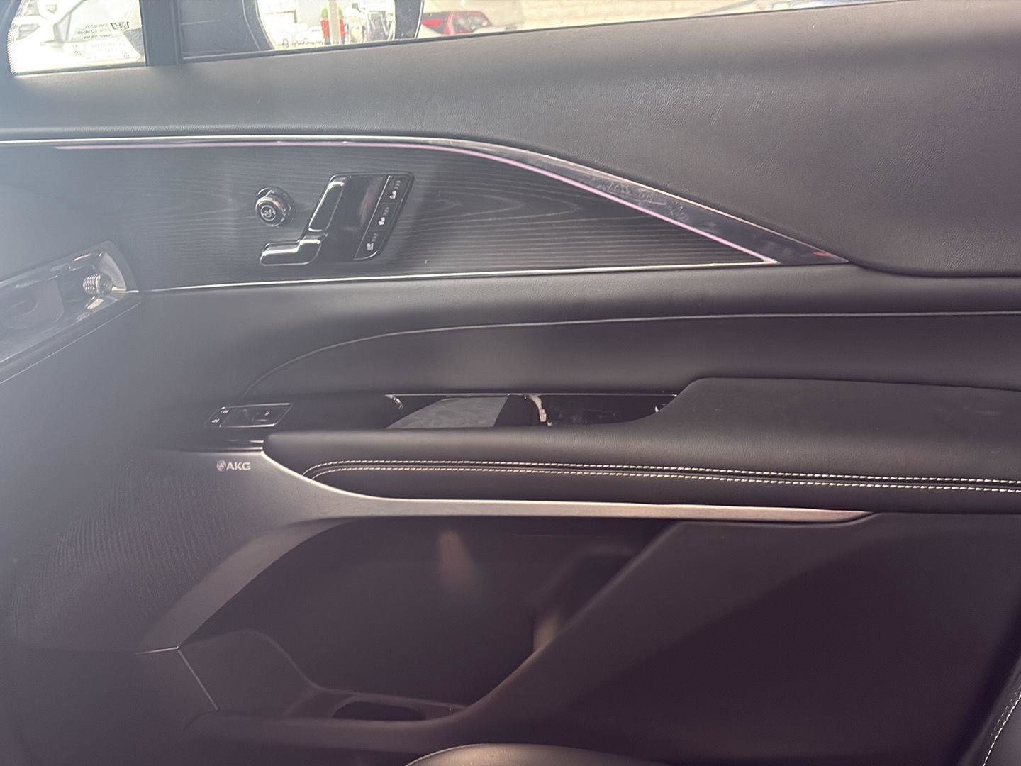 Used 2024 Cadillac Lyriq Sport image 18