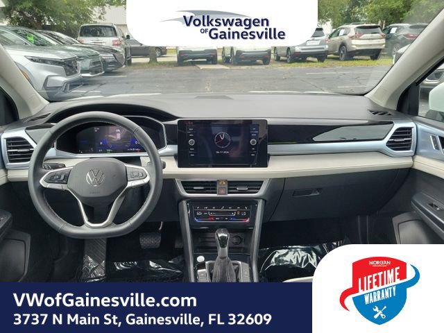 Used 2025 Volkswagen Taos SE FWD image 9