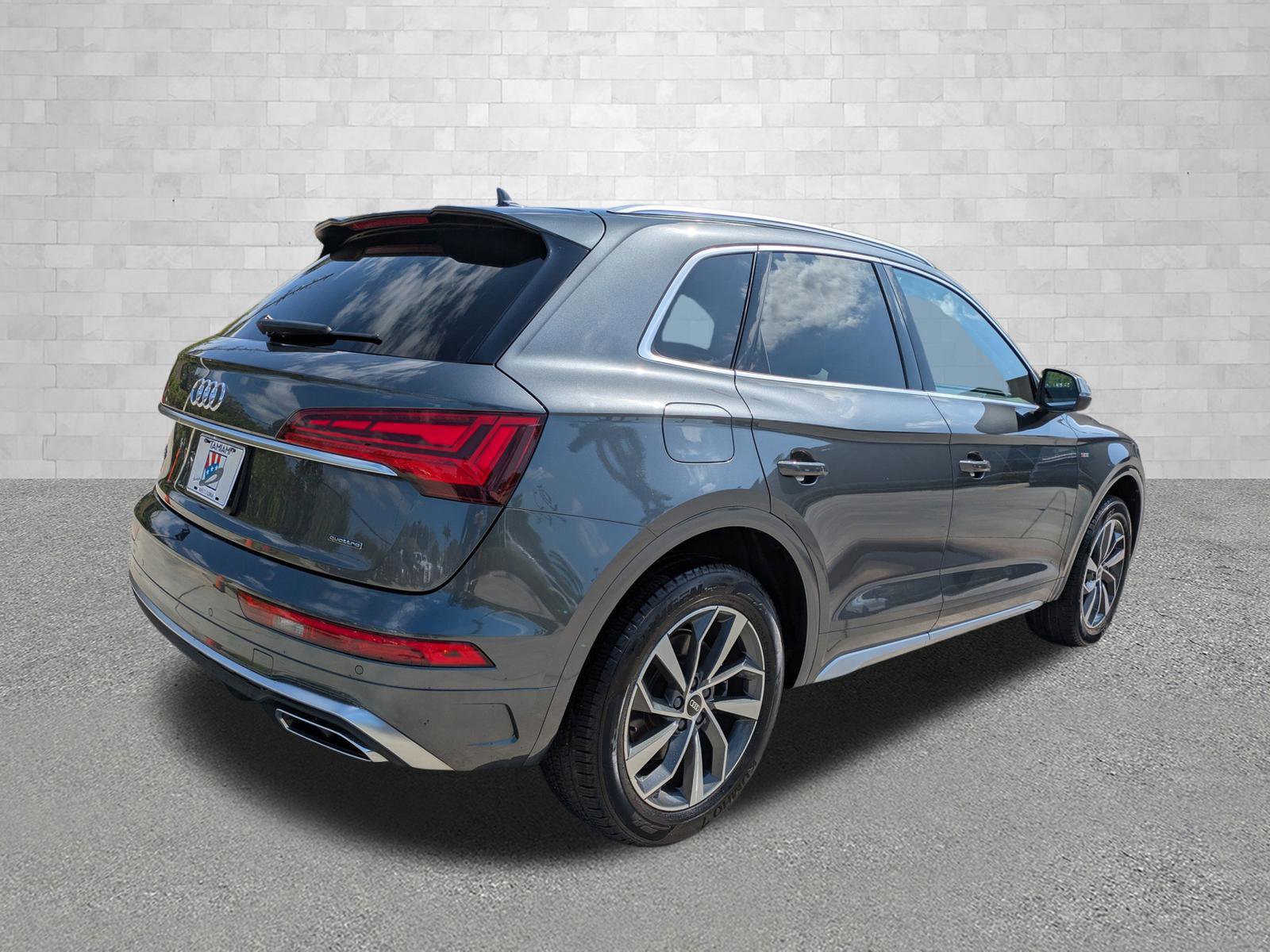 Used 2023 Audi Q5 2.0T Premium Plus w/ Premium Plus Package image 2