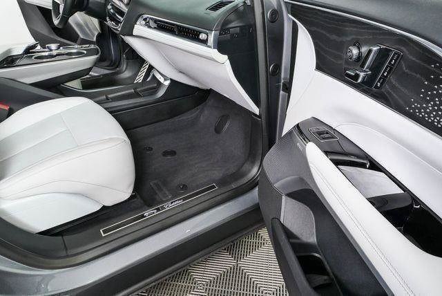 Used 2023 Cadillac Lyriq 2WD image 25