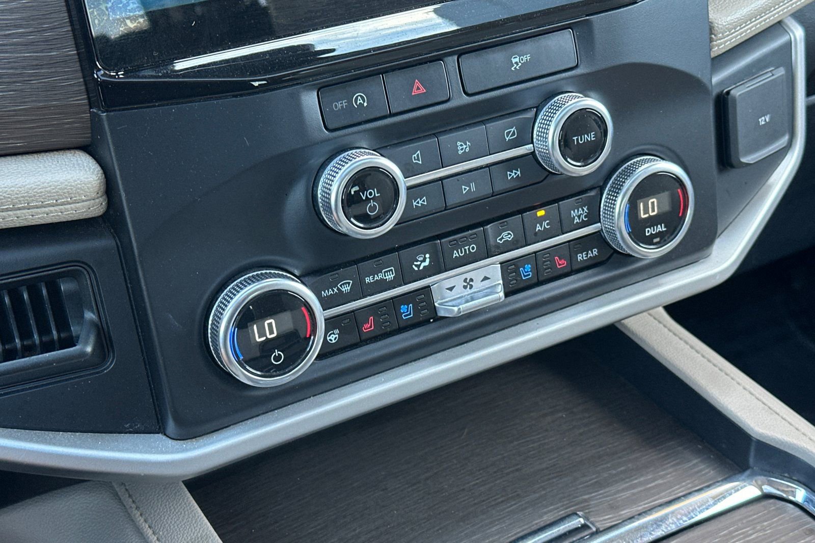 Used 2024 Ford Expedition Limited image 27