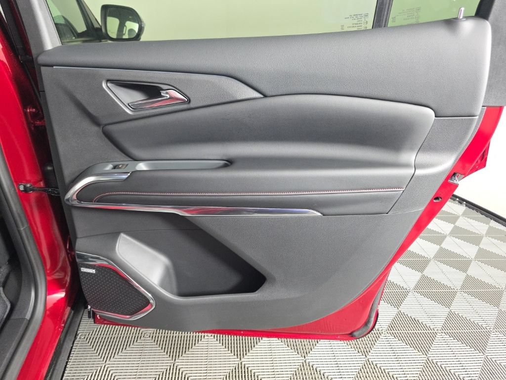 New 2027 Chevrolet Traverse RS w/ LPO, Floor Liner Package FWD image 36