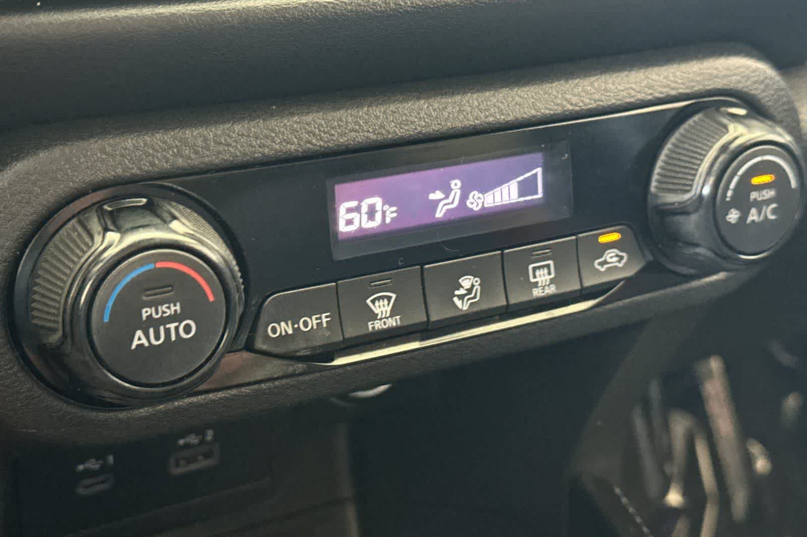Used 2021 Nissan Kicks SR w/ Interior Electronics Package FWD image 24