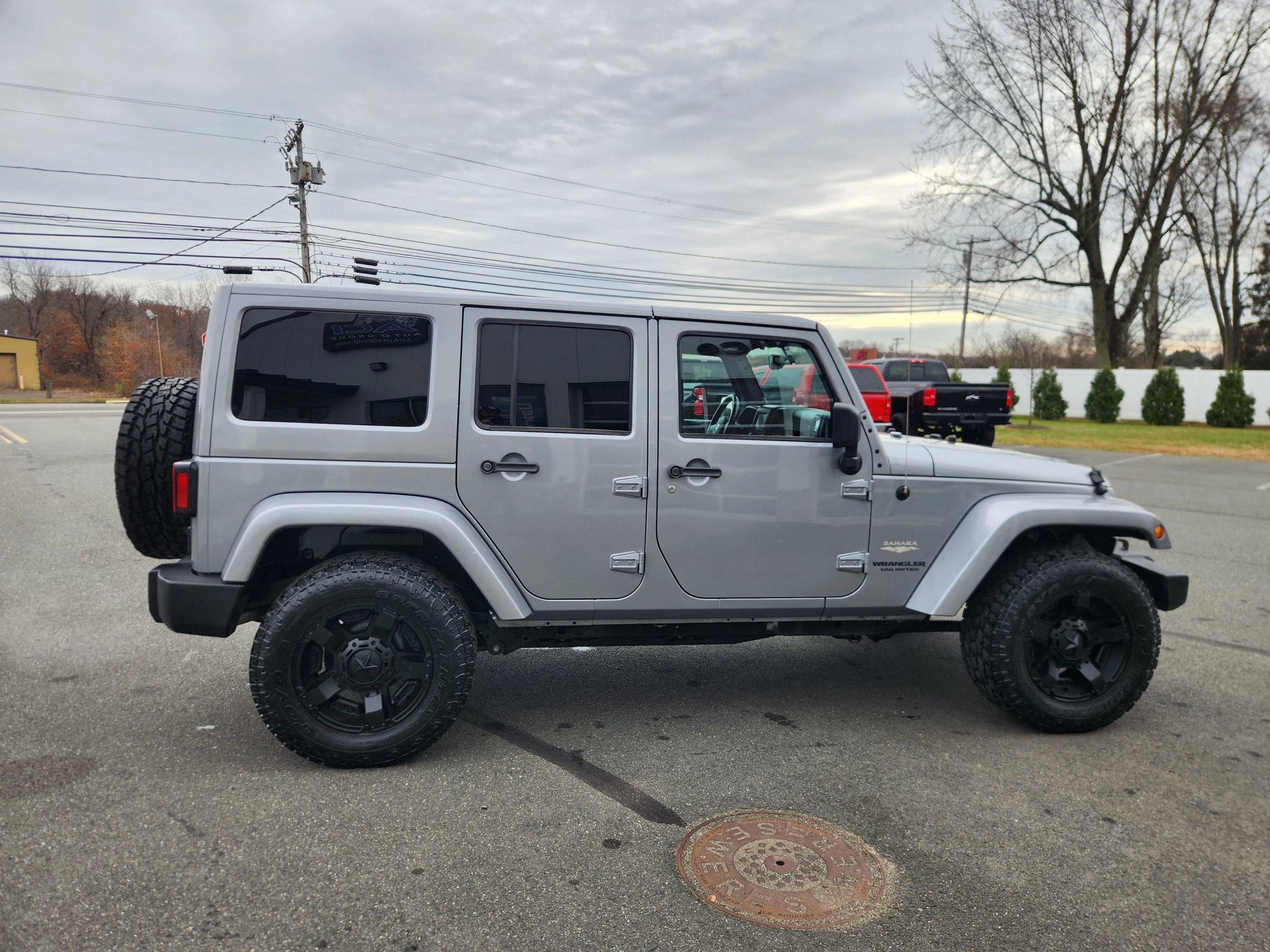 Used 2014 Jeep Wrangler Unlimited Sahara w/ Max Tow Package image 16