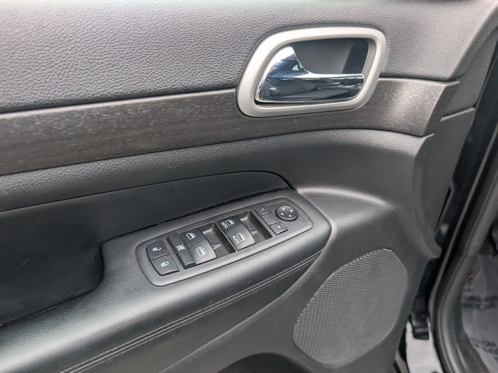 Used 2018 Jeep Grand Cherokee Laredo AWD/4WD image 19