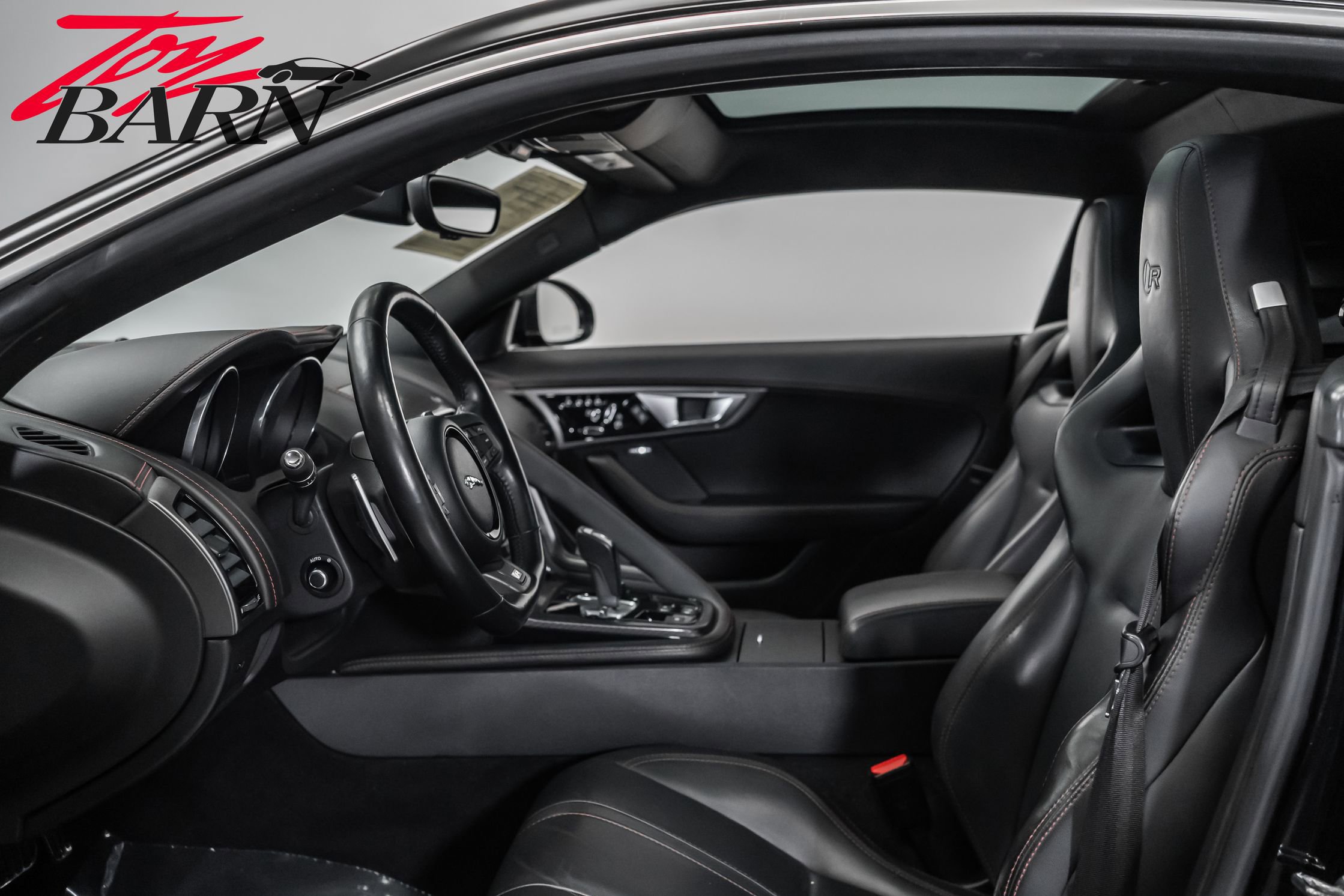 Used 2016 Jaguar F-TYPE R image 28