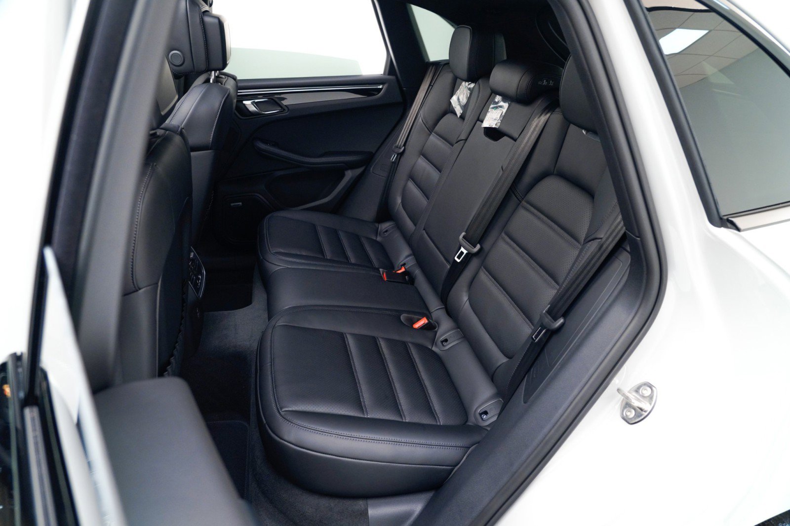 New 2026 Porsche Macan image 30