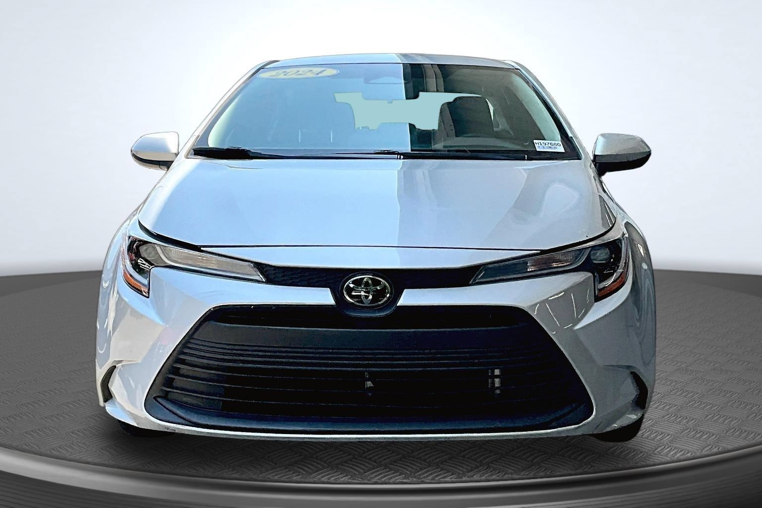 Used 2024 Toyota Corolla LE FWD image 2
