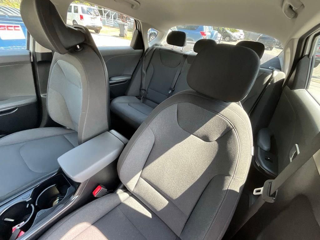 Used 2025 Kia K4 LXS image 13