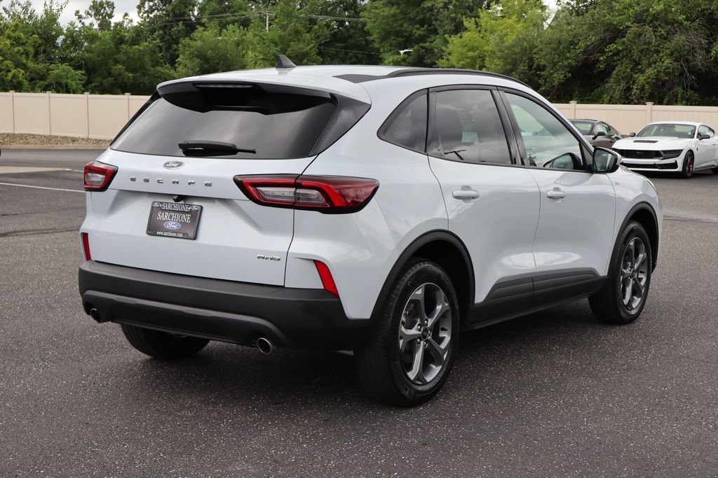 Used 2025 Ford Escape ST-Line Select AWD/4WD image 3