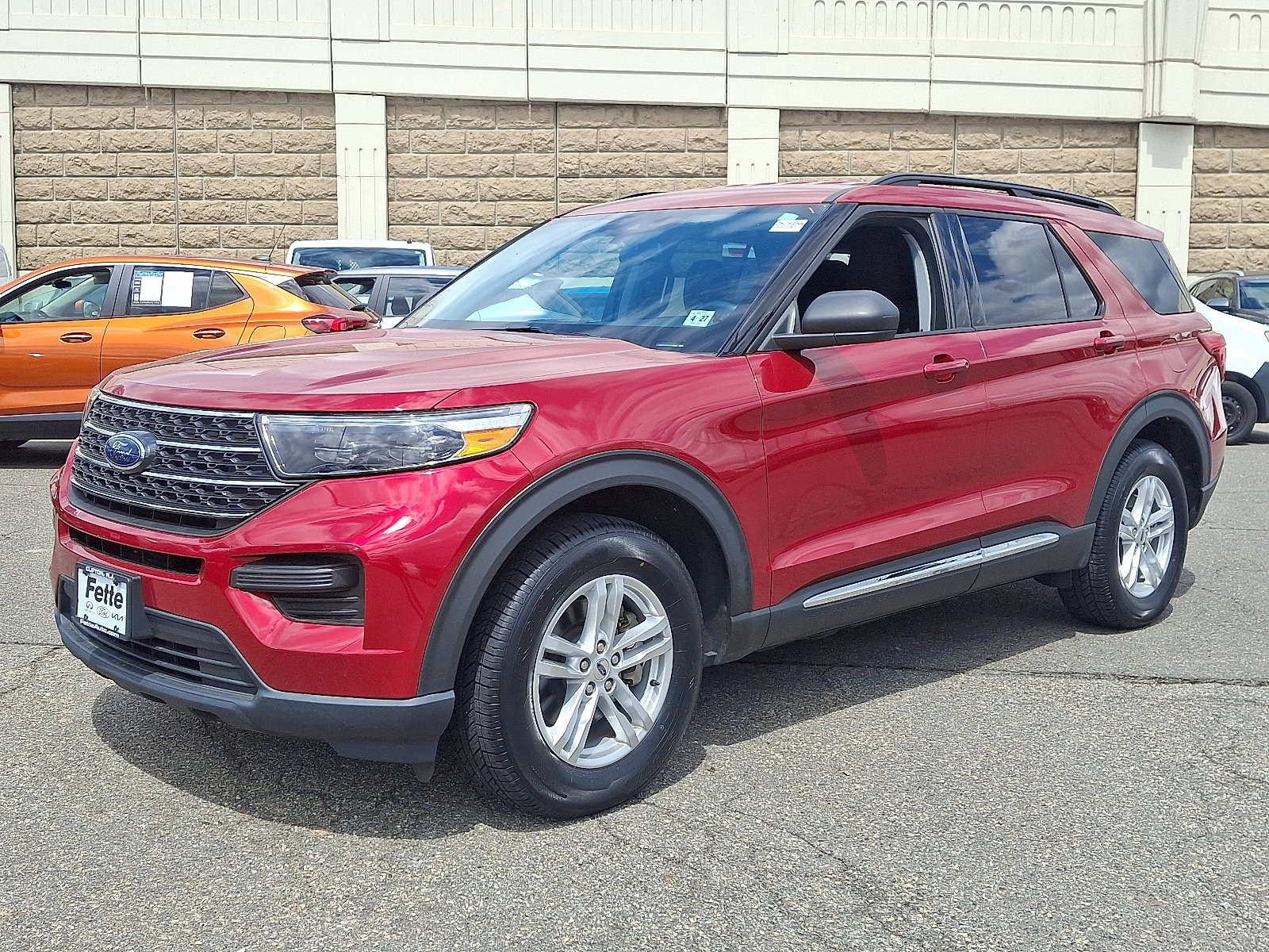 Used 2022 Ford Explorer XLT w/ Class IV Trailer Tow Package AWD/4WD image 1