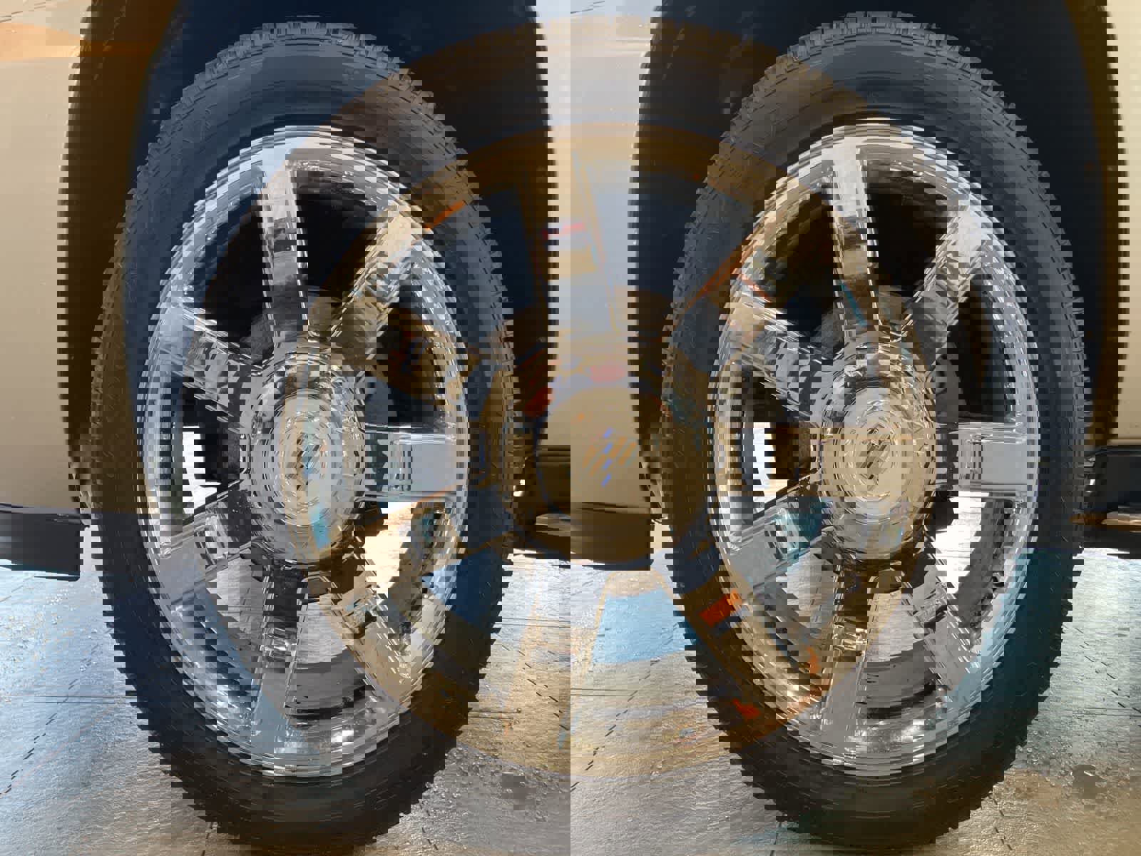 Used 2010 Cadillac Escalade Luxury image 9