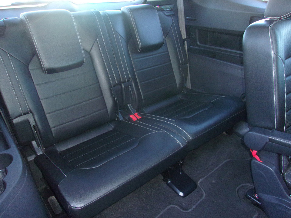 Used 2022 Volkswagen Atlas SEL Premium image 12