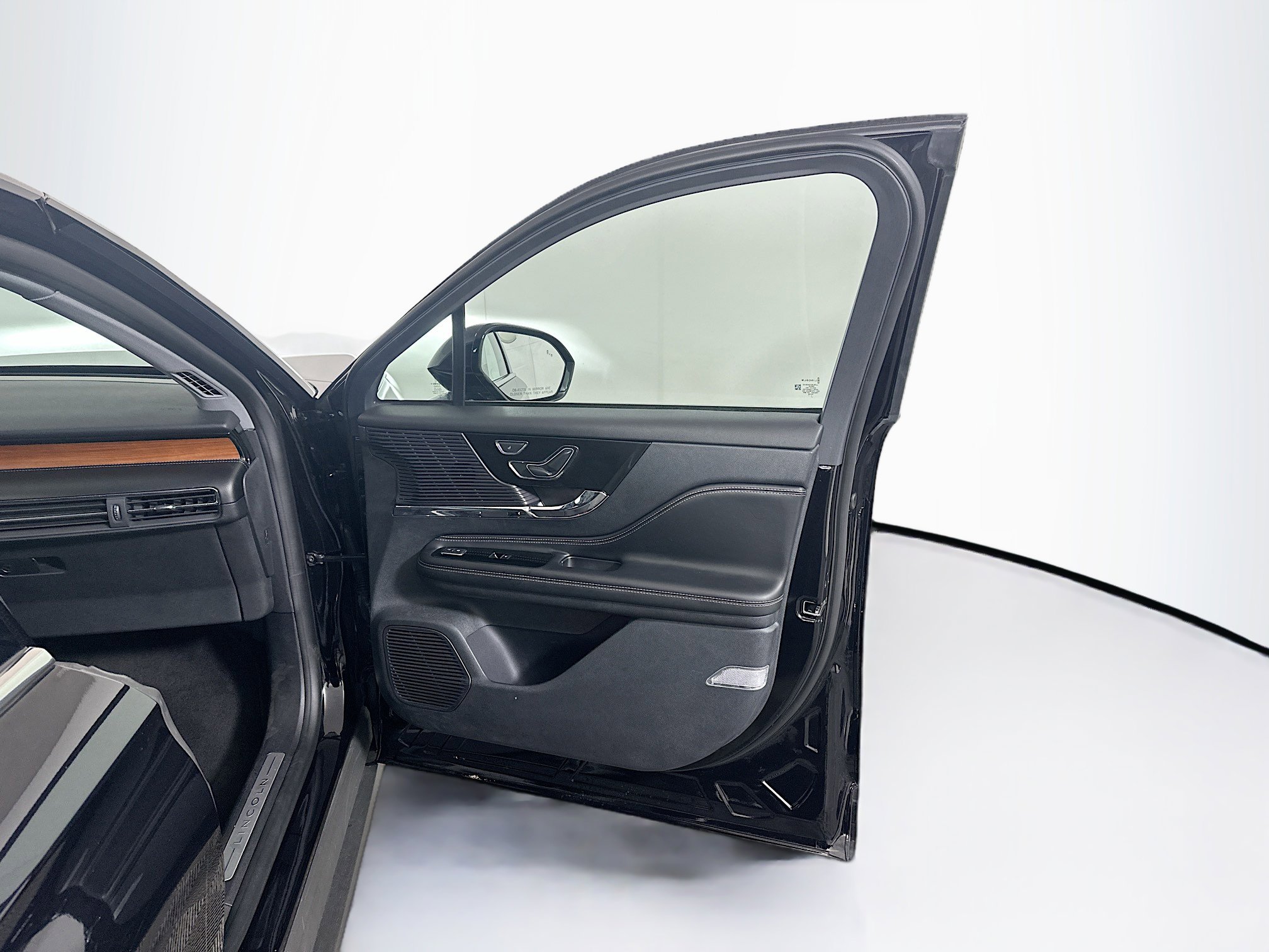 Used 2022 Lincoln Corsair Reserve image 34