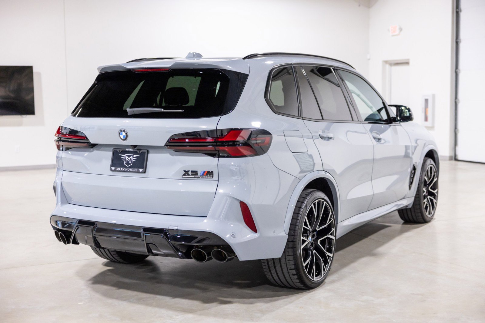 Used 2026 BMW X5 M Competition w/ Executive Package image 9