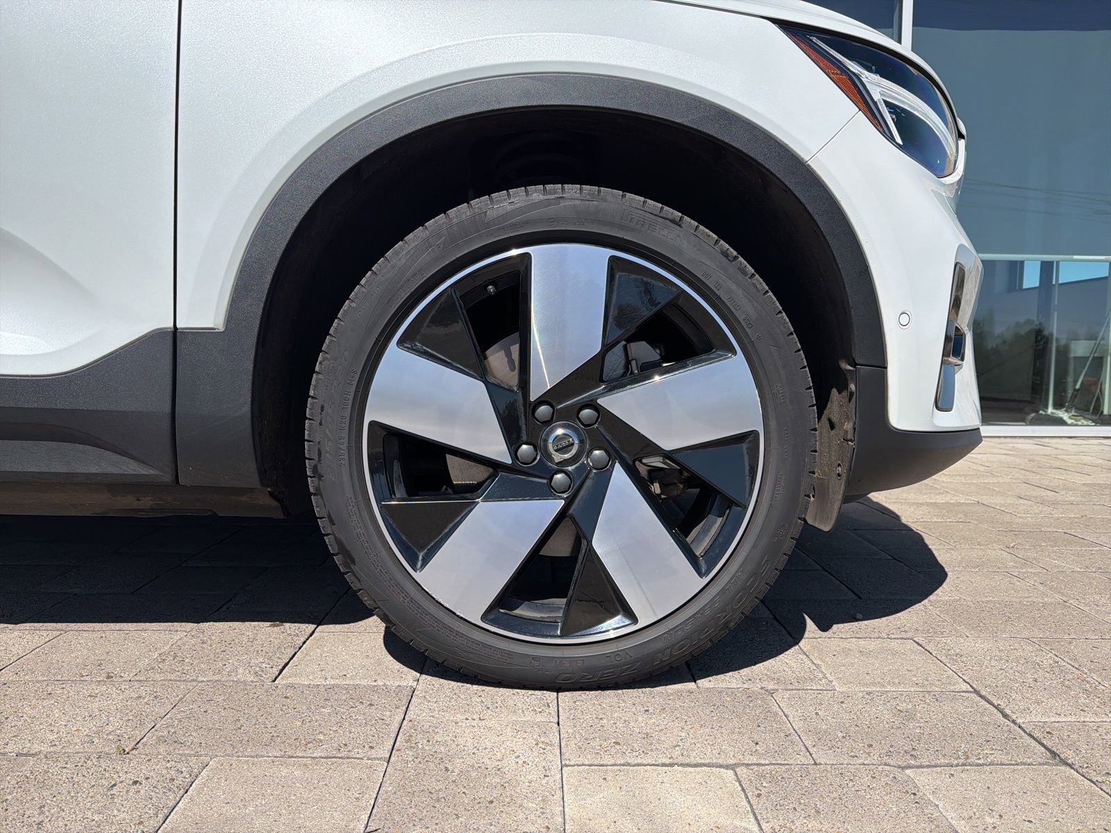 Used 2023 Volvo XC40 Recharge Ultimate w/ Protection Package Premier AWD/4WD image 8