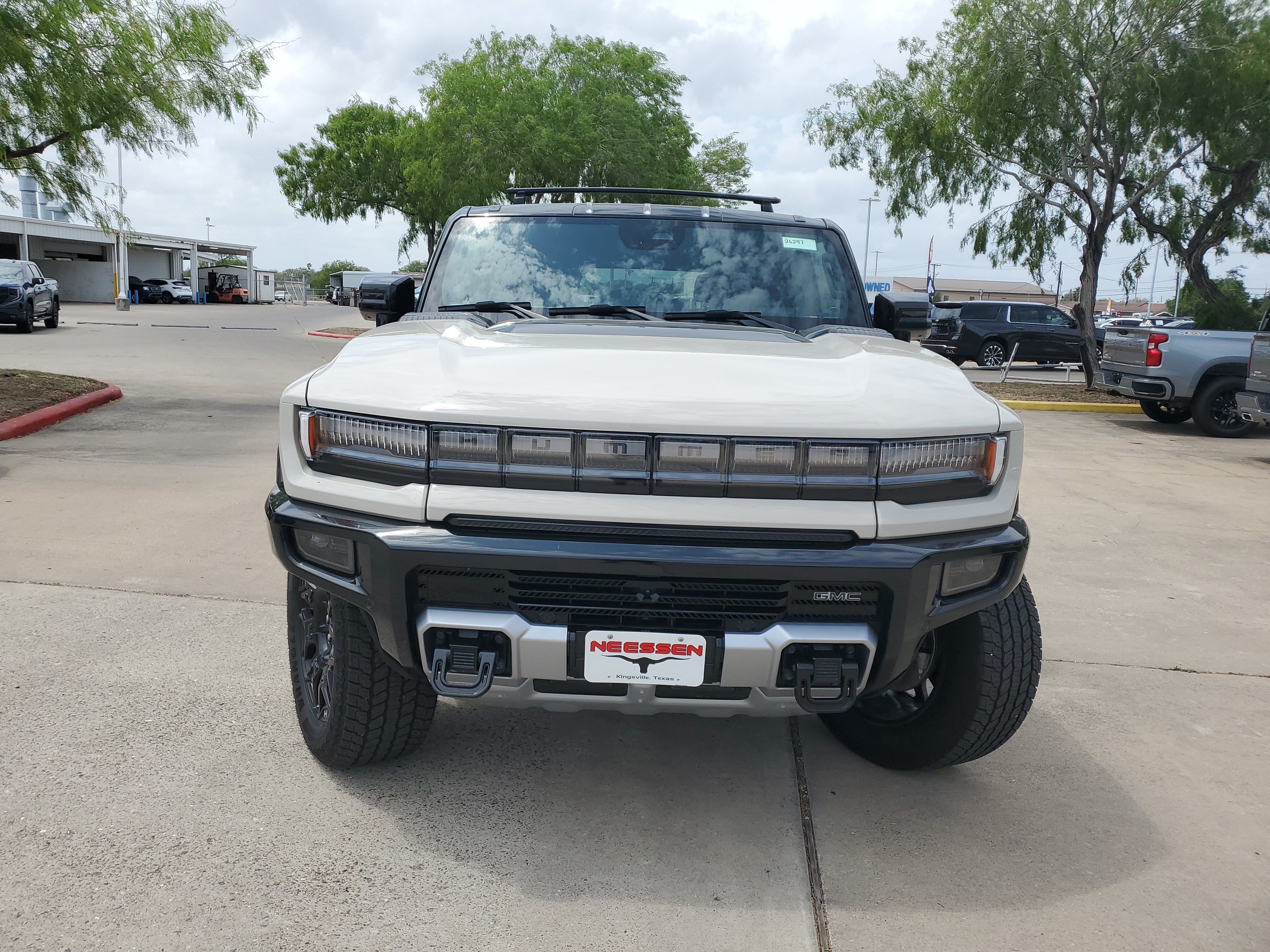 New 2026 GMC Hummer EV SUV w/ LPO, Roof Cross Rail Package AWD/4WD image 2
