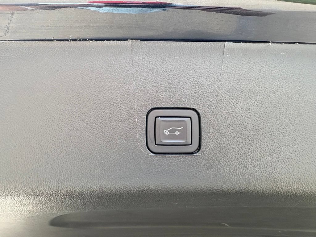 Used 2023 Chevrolet Traverse High Country AWD/4WD image 64
