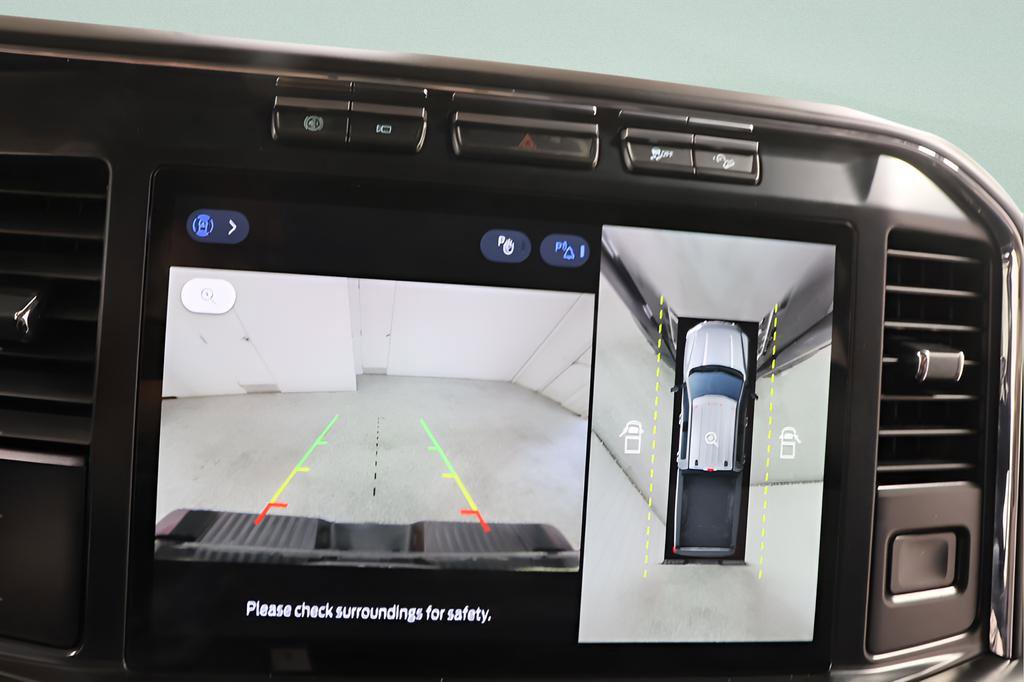 Used 2023 Ford F450 Lariat w/ FX4 Off-Road Package image 12