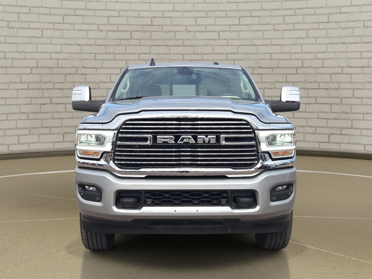 Used 2024 RAM 3500 Laramie AWD/4WD image 2