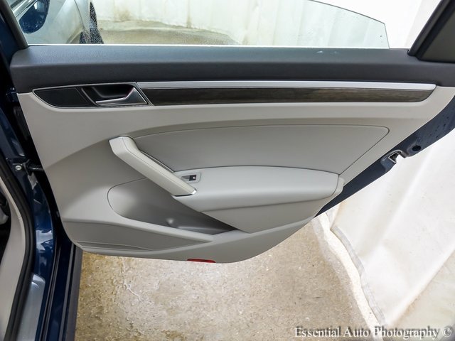 Used 2018 Volkswagen Passat 2.0T SE image 21