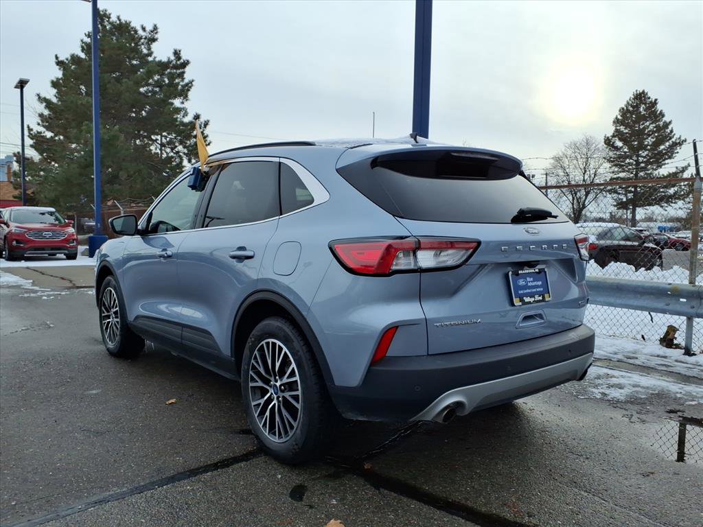 Certified 2022 Ford Escape Titanium image 9