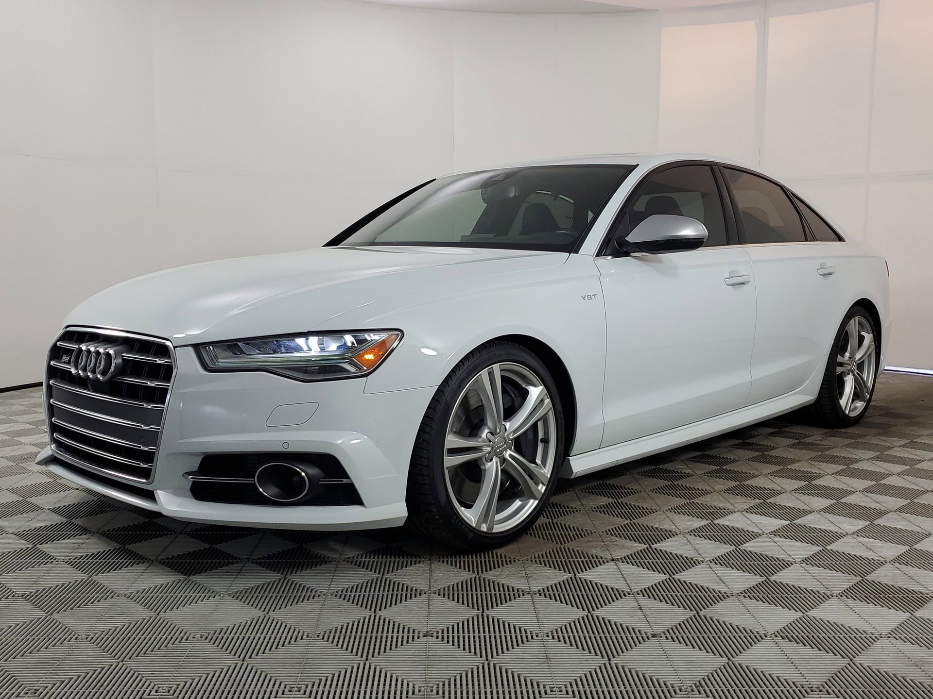Used 2016 Audi S6 Prestige w/ Prestige Package image 4