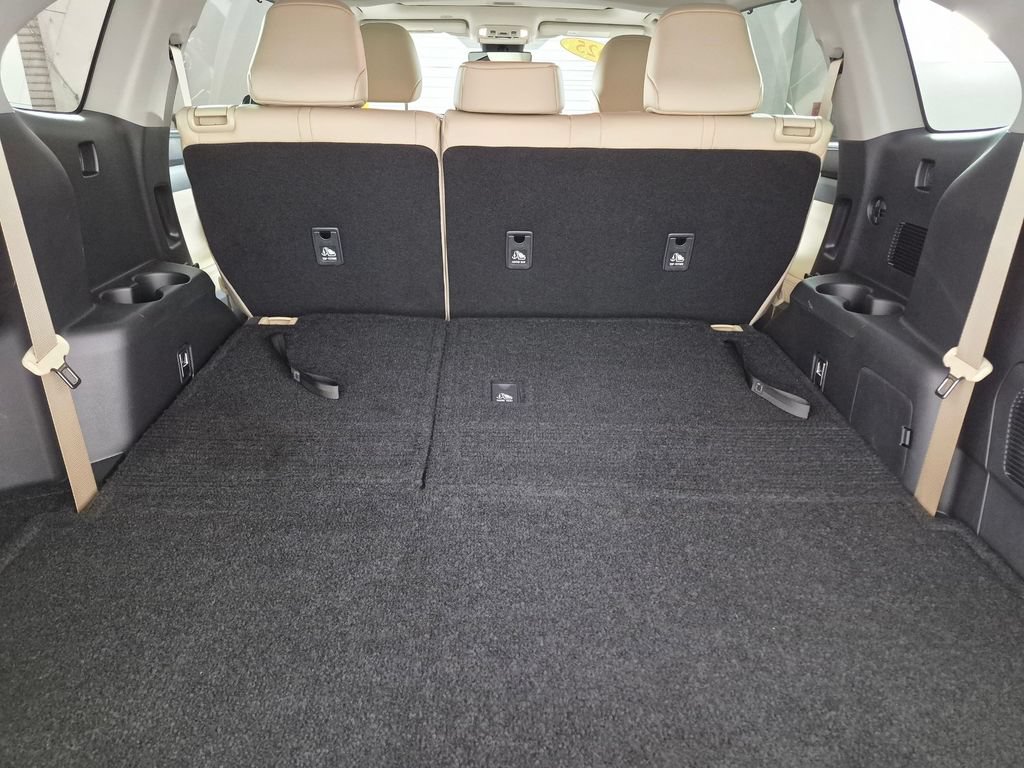 Used 2025 Toyota Highlander XLE FWD image 26