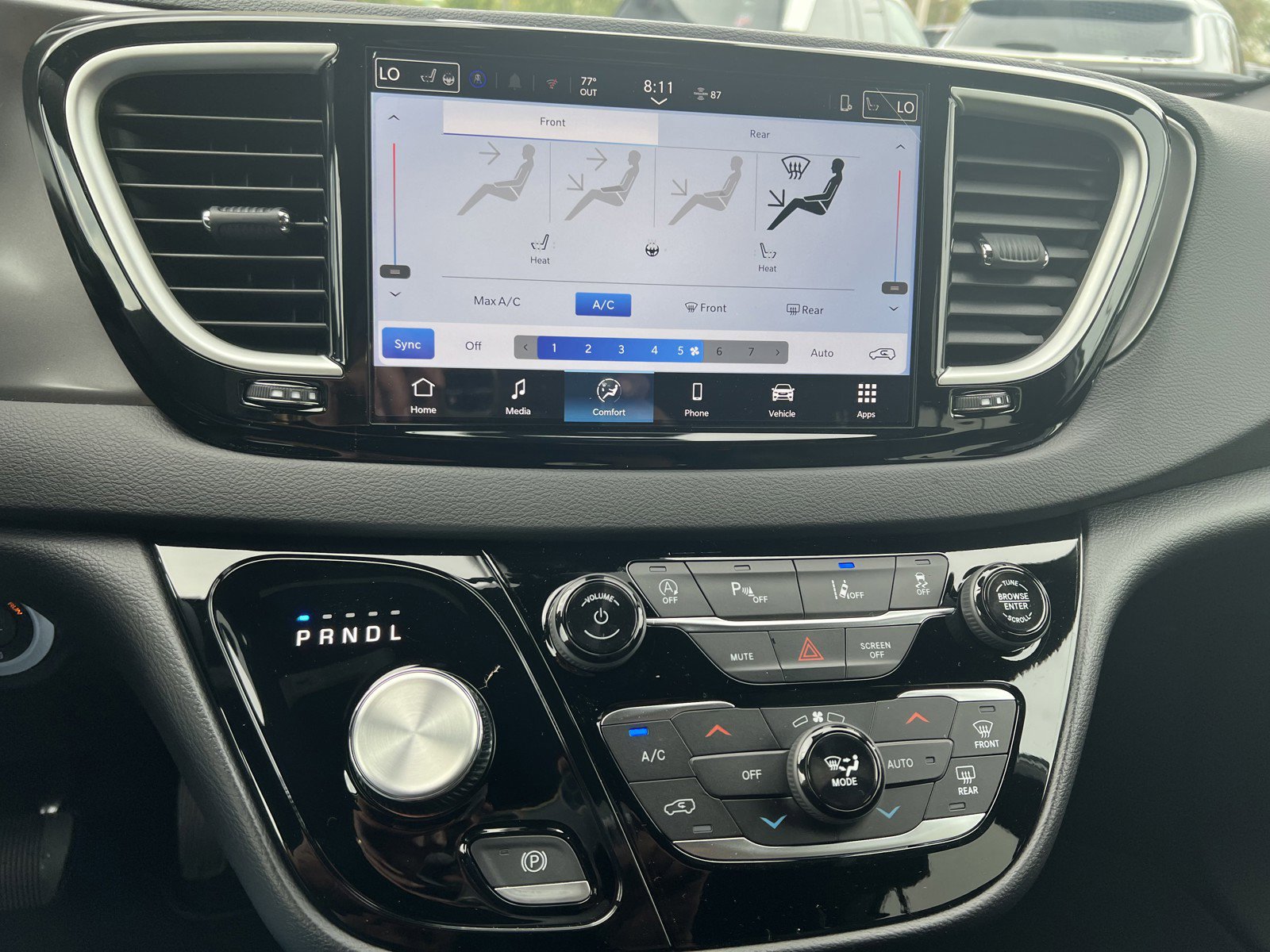 New 2026 Chrysler Voyager LX image 18