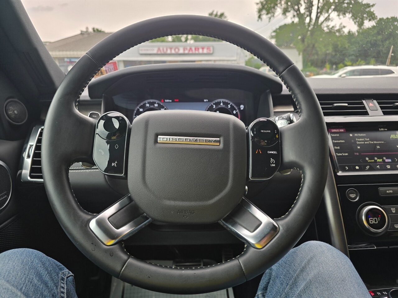 Used 2019 Land Rover Discovery HSE AWD/4WD image 6