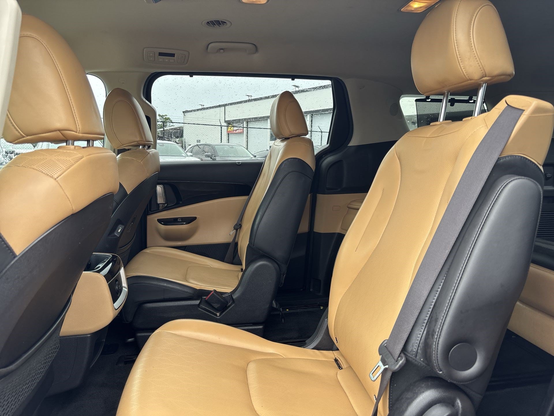 Used 2022 Kia Carnival EX FWD image 22