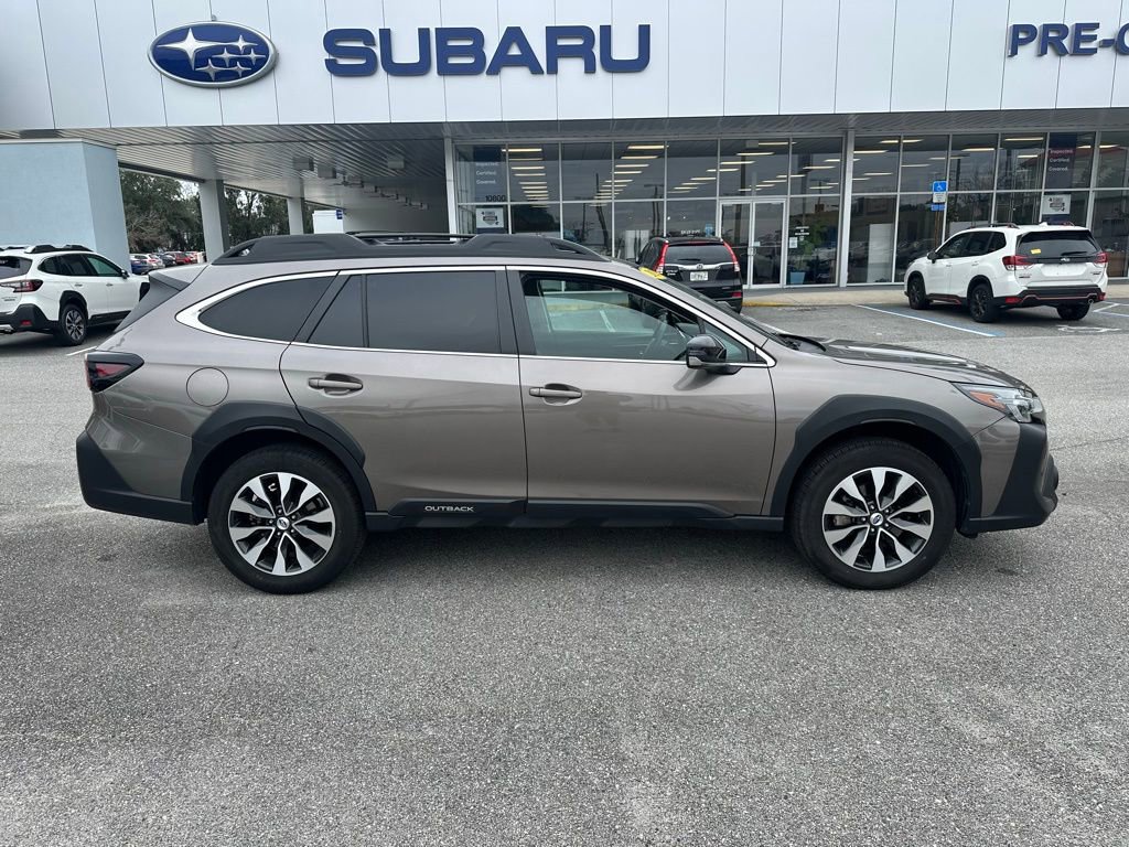 Used 2023 Subaru Outback Limited image 2